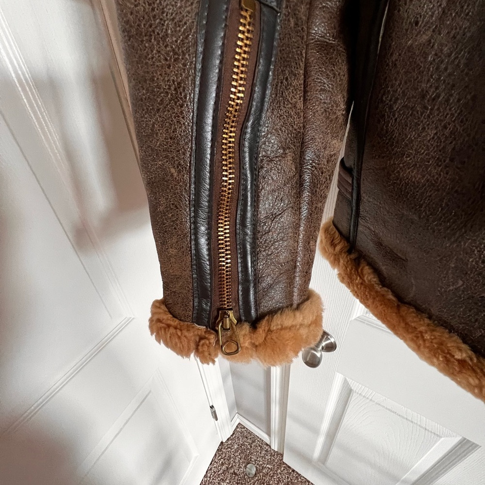 Avirex vintage limited edition leather bomber jacket. - Picture 13 of 16